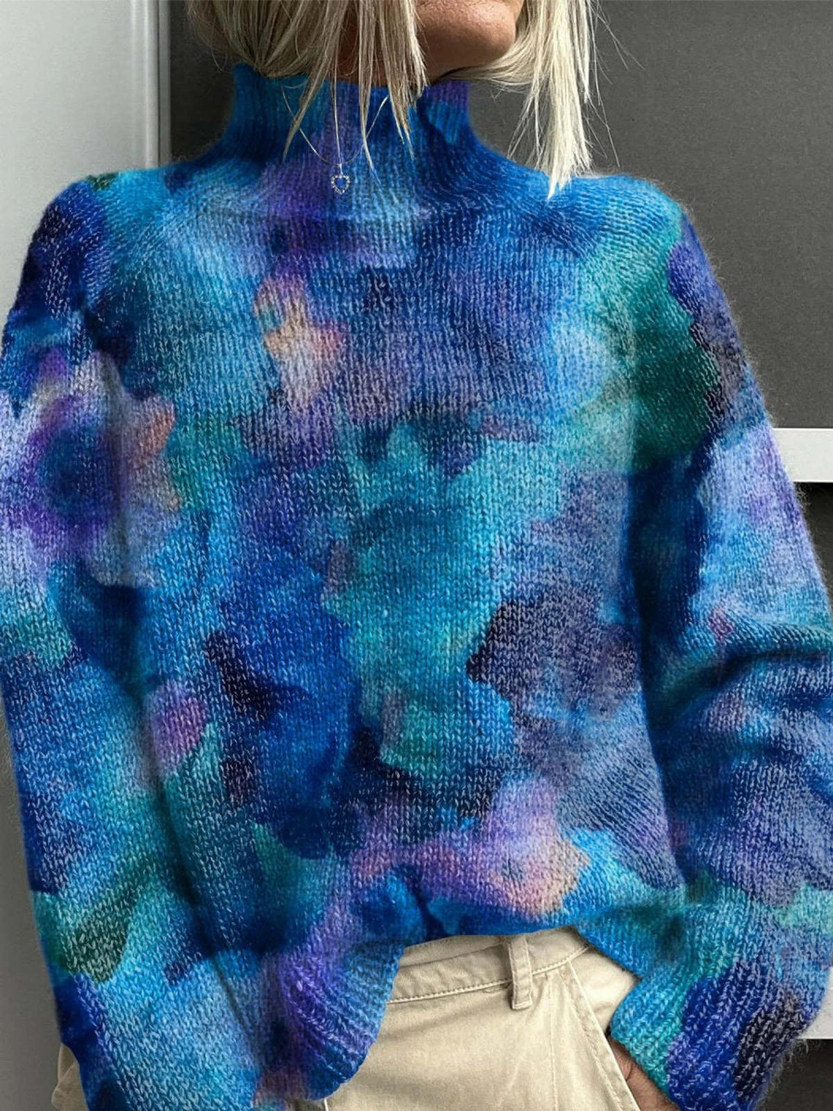 Olinka | Abstraktní Květinový Vzor na Vodě, Tisknutý Světr s Rolákem 