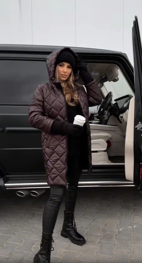 Anna | Elegantní prošívaná zimní ass s teplou kapucí