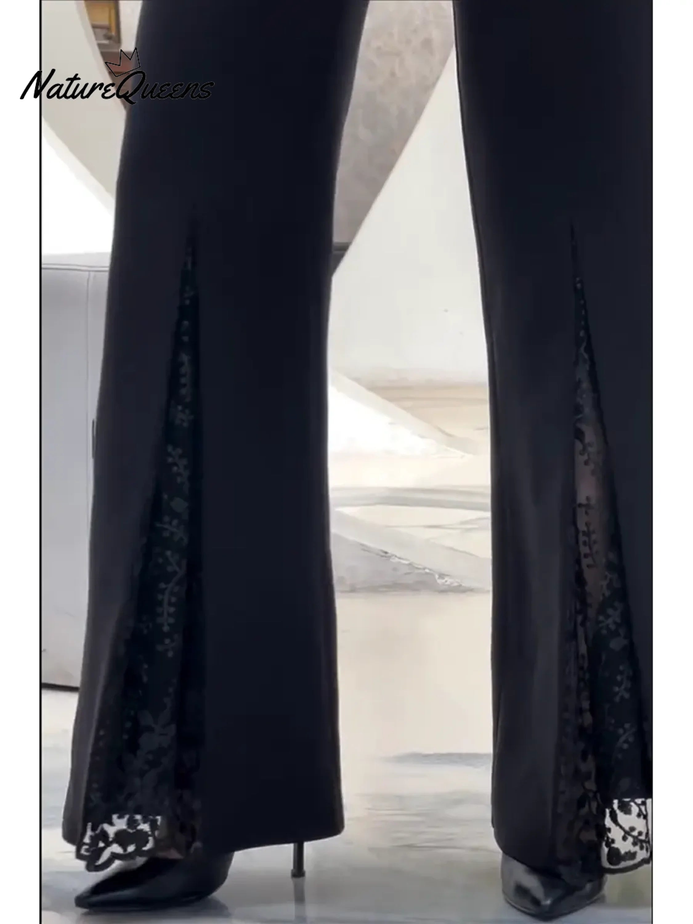 Elegantní dává kalhoty s krajkou 