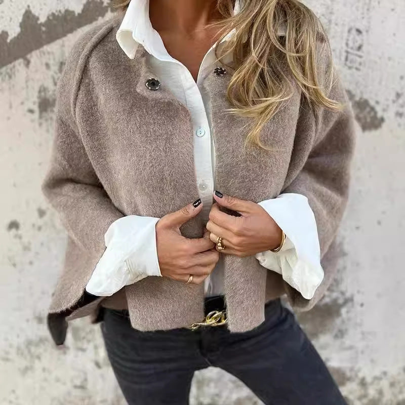 ELISE | Krátká zadek s elegantními, rozšiřujícími se rukávy